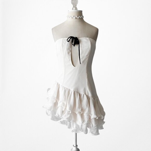 Off White Strapless Ruffle Asymmetric Hem Fit Flared Mini Dress Size S/M - Picture 4 of 7